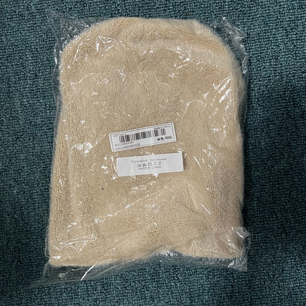 Latte cozy beanie BRAND NEW in bag